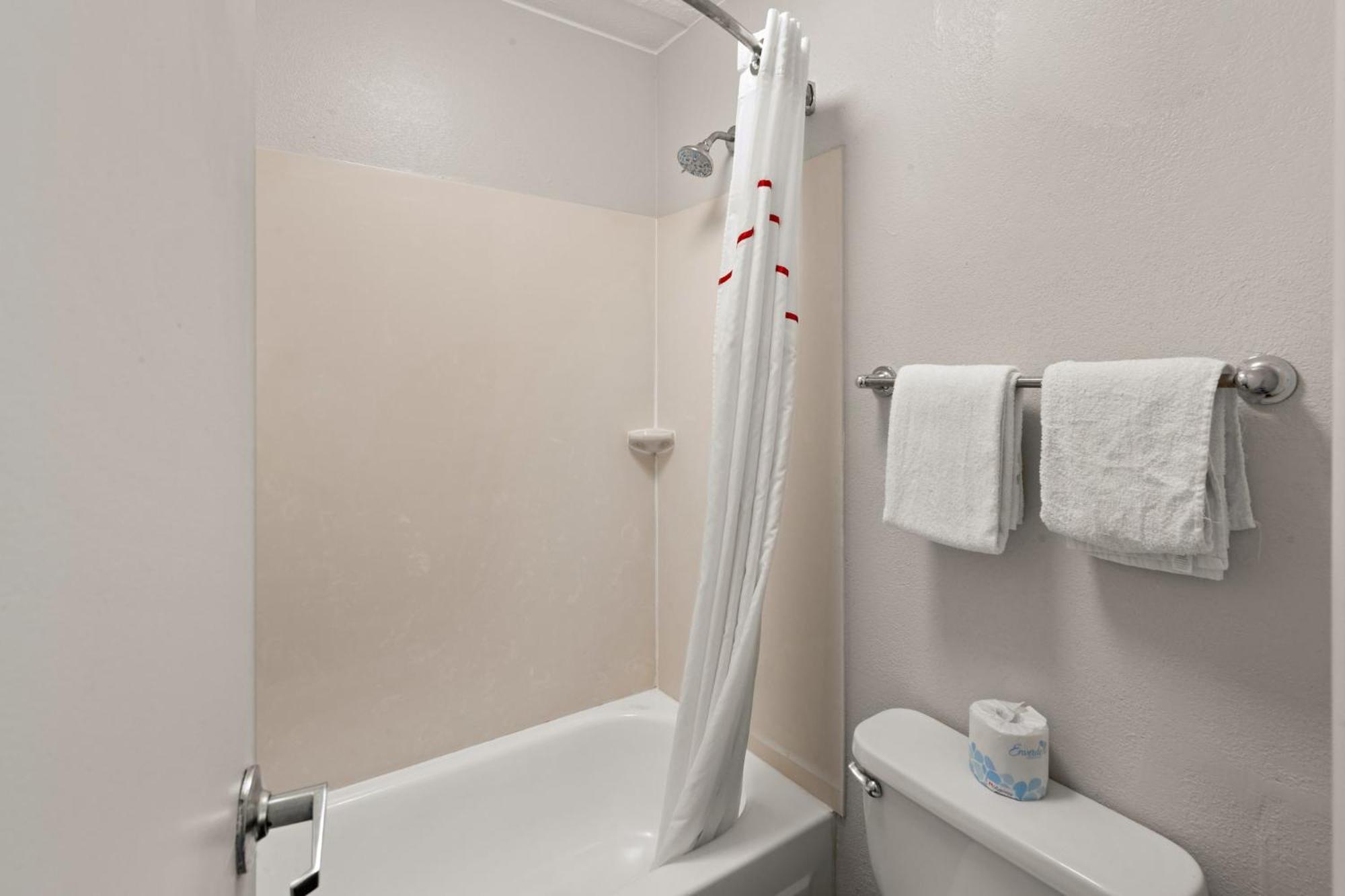 Red Roof Inn Binghamton - Johnson City Extérieur photo