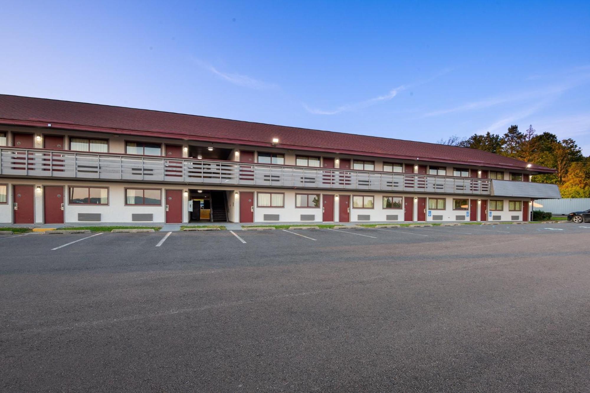 Red Roof Inn Binghamton - Johnson City Extérieur photo