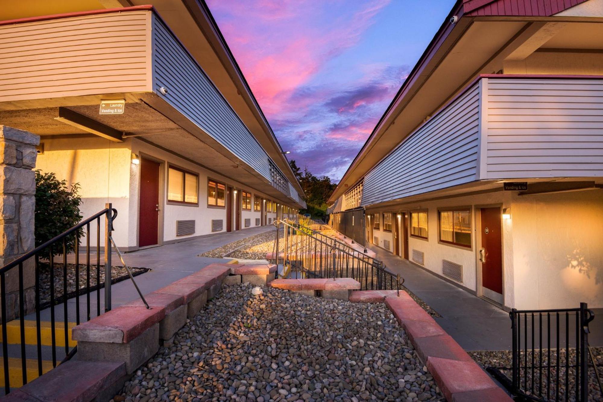 Red Roof Inn Binghamton - Johnson City Extérieur photo